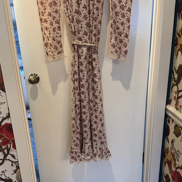 Doen Cream Maxi Dress with Burgundy Floral Print and Lace Trim - Picture 7 of 7